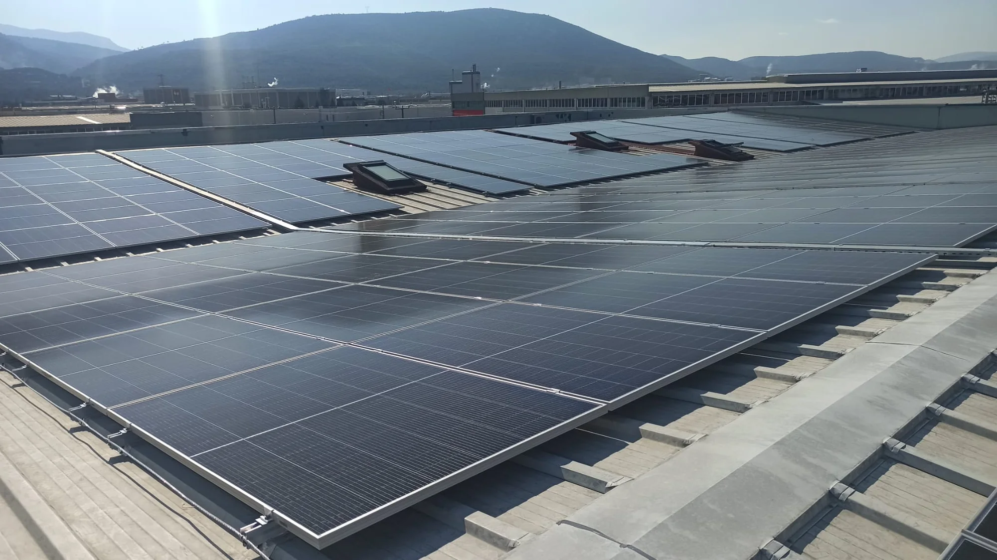 Doğuş Etiket çatı üstü güneş enerji sistemi